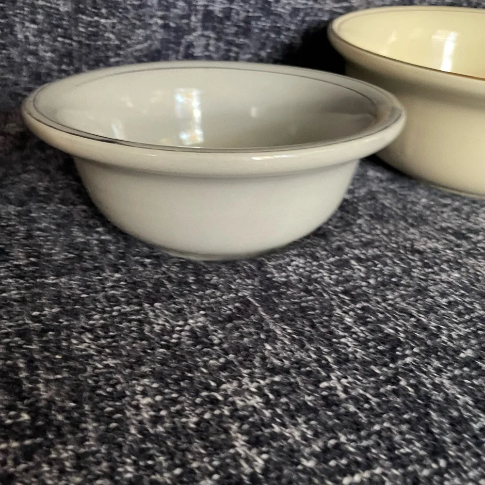 Vintage Hall ‘Haute Canine’ Dog Bowl in Cream 392 & Gray Bowl 395 w Gold Trim